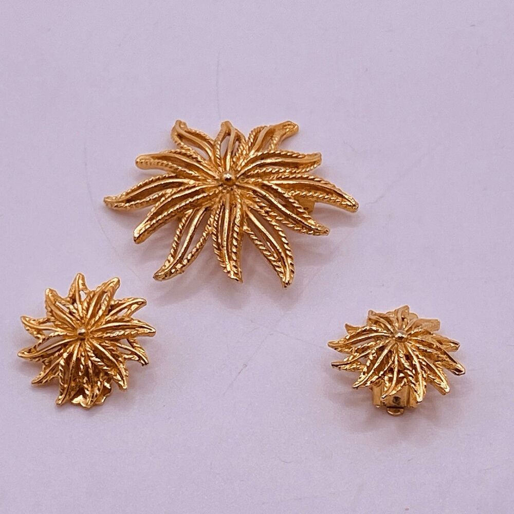 Vintage Gold Tone Floral Brooch & Clip-On Earring Set Mid-Century Fashion